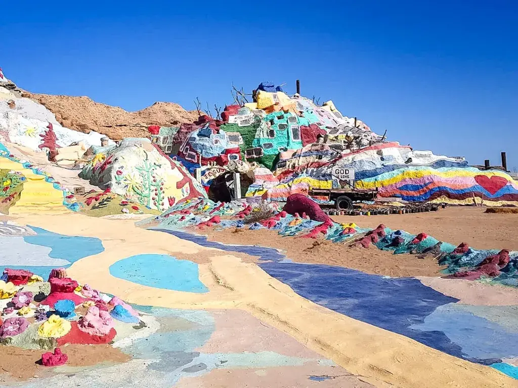 Salvation Mountain & Slab City – Desert Art Experience